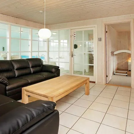 Four-bedroom Holiday In 18 Semesterbostad