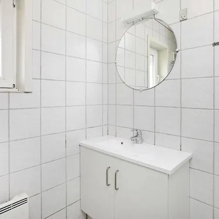 Four-bedroom Holiday In 18