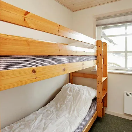 Semesterbostad Four-bedroom Holiday In 18 *